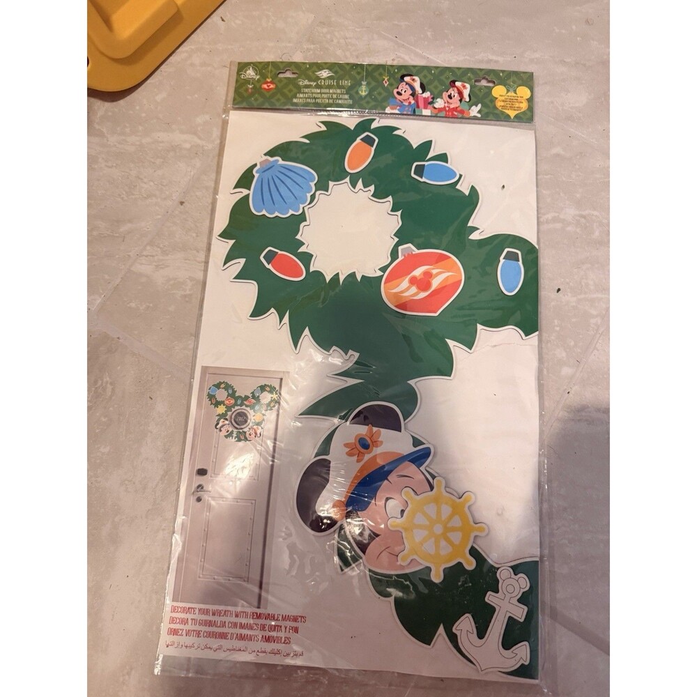 Official Disney Cruise Line Exclusive Christmas Stateroom Decor Wreath Magnet